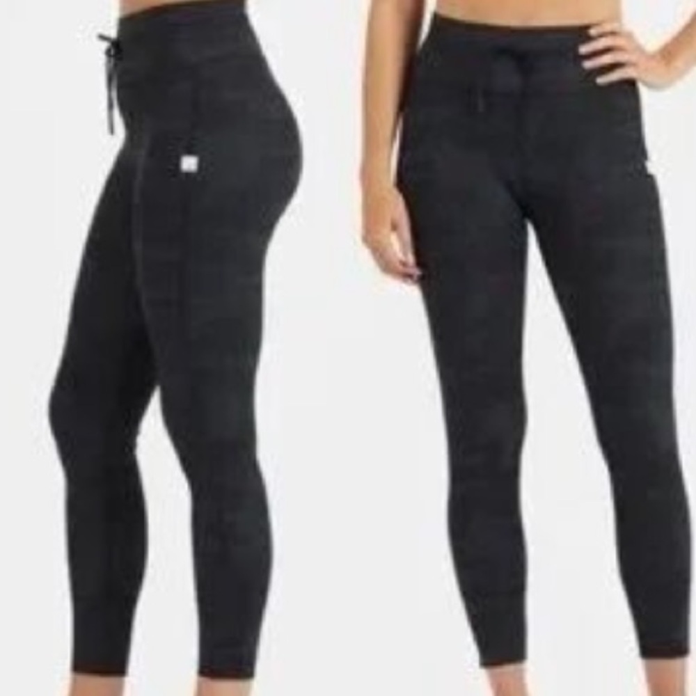 Vuori Black Camo-Print Leggings. Size S/M